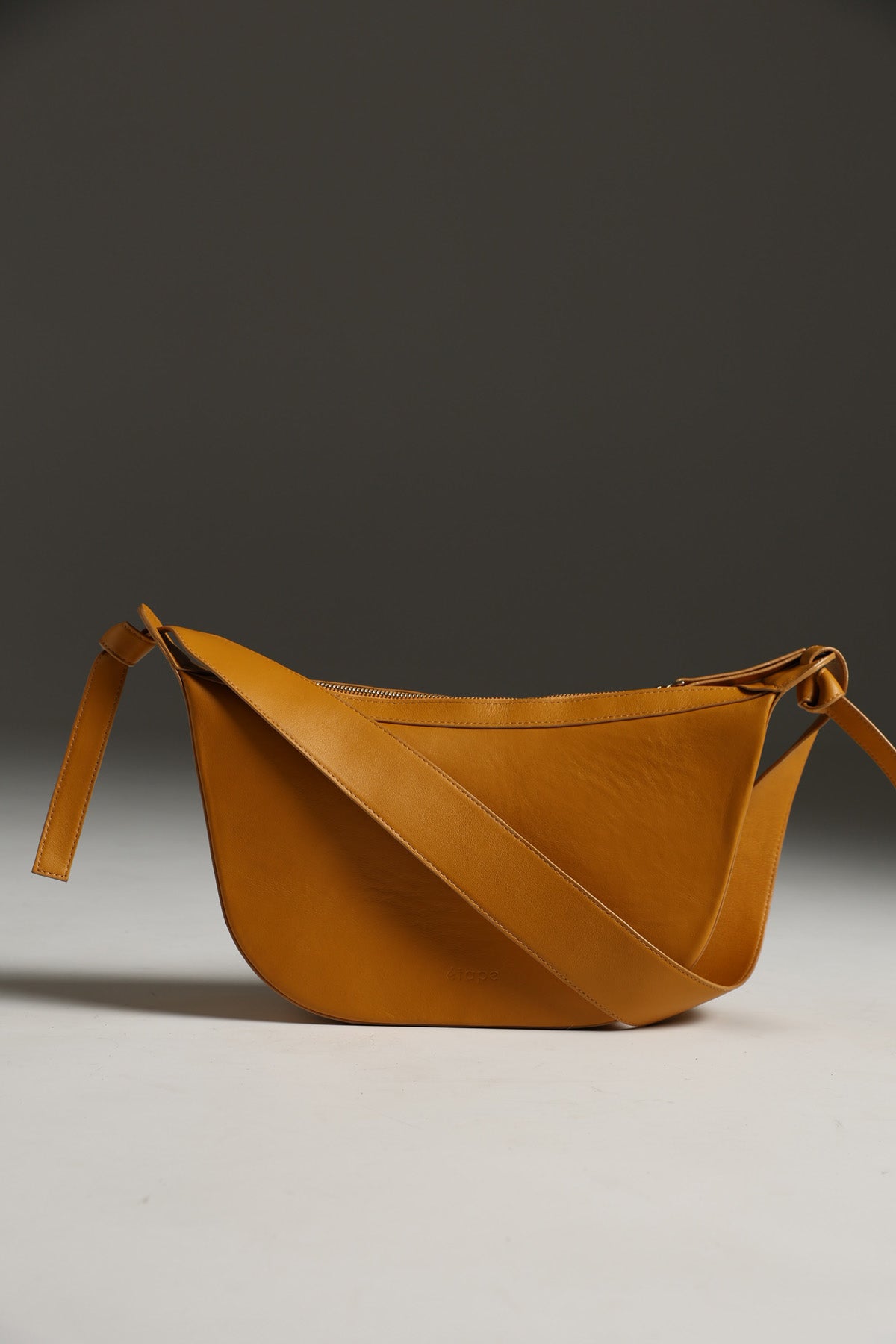 Leather bag Etape Croissant Grande Amber Nappa